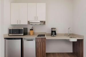 Kuchyň nebo kuchyňský kout v ubytování Sonder by Marriott Bonvoy Pivot Apartments Capitol Hill