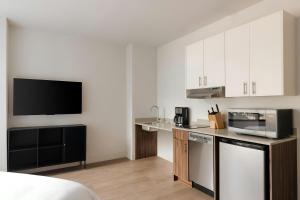 Kuchyň nebo kuchyňský kout v ubytování Sonder by Marriott Bonvoy Pivot Apartments Capitol Hill
