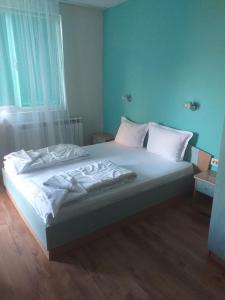 A bed or beds in a room at Exotic Guest House
