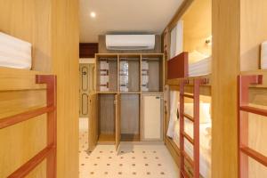 Η κουζίνα ή μικρή κουζίνα στο Angmo Hostel by Amaka