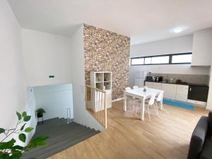 Posezení v ubytování Machico flat center near beach w parking