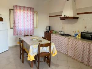 Kuchyň nebo kuchyňský kout v ubytování Casa Vacanze "Za N'Zina" + 4 fotografie