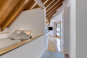 a bedroom in a house with a niche in the wall at Haus Ella in Königsfeld im Schwarzwald