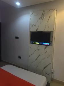 En TV eller et underholdningssystem på Unity Royal Apartment
