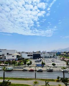 a parking lot with cars in a parking lot at Visita Lima con excelente ubicación, wifi gratis y vistas en "Hostal Paris" in Lima