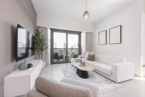 Imagine din galeria proprietății Top Class 2BR with Burj Khalifa View in Downtown în Dubai