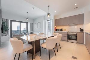 Imagine din galeria proprietății Top Class 2BR with Burj Khalifa View in Downtown în Dubai