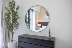 Imagine din galeria proprietății Top Class 2BR with Burj Khalifa View in Downtown în Dubai