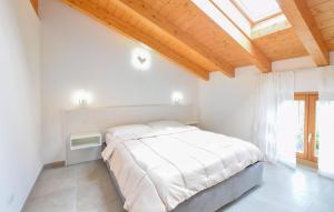 Postel nebo postele na pokoji v ubytování Schöne Wohnung Peschiera Del Garda