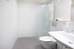 Koupelna v ubytování Hotell Björkhaga