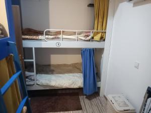 Palanda nebo palandy na pokoji v ubytování Hostel Renato