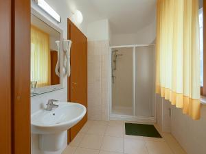 A bathroom at Hotel e Appartamenti La Solaria