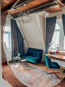 Ein Sitzbereich in der Unterkunft Apartmenthaus am Dom mit Parkplatz