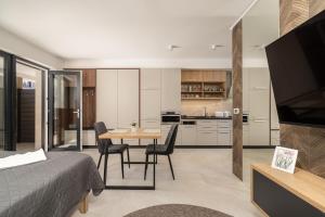 Kuchyňa alebo kuchynka v ubytovaní Balaton Flow Residence
