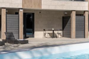 Bazén v ubytovaní Balaton Flow Residence alebo v jeho blízkosti