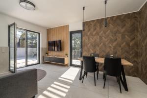 Televízia a/alebo spoločenská miestnosť v ubytovaní Balaton Flow Residence