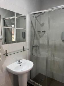Łazienka w obiekcie Hostal Abril Madrid