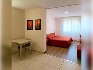 A bed or beds in a room at Hotel e Appartamenti La Solaria