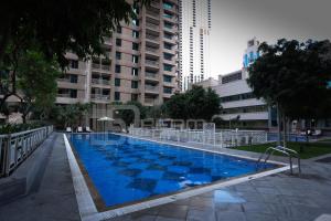 Πισίνα στο ή κοντά στο Downtown 29 Boulevard Tower