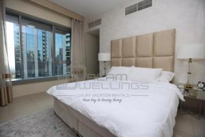 Ένα ή περισσότερα κρεβάτια σε δωμάτιο στο Downtown 29 Boulevard Tower