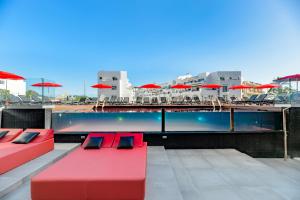 Basen w obiekcie Hotel Vibra District - Adults Only lub w pobliżu