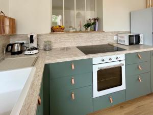 Η κουζίνα ή μικρή κουζίνα στο La Comète by Melrose +49 φωτογραφίες