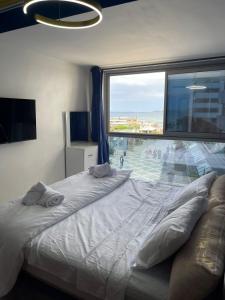 Postel nebo postele na pokoji v ubytování Appartement vue Mer Tanger Boulevard