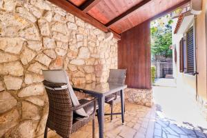 Patio alebo iná vonkajšia časť ubytovania Apartments Ady