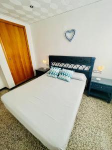 Postel nebo postele na pokoji v ubytování Gandia Beach
