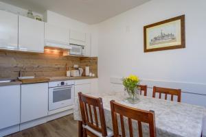 Kuchyň nebo kuchyňský kout v ubytování Beautiful Apartment Jelena 1 + 12 fotografií