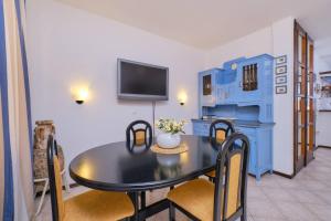 TV a/nebo společenská místnost v ubytování Apartment Lejla 1