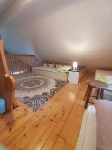 Зона вітальні в Poukama Cottage Päijätsalo