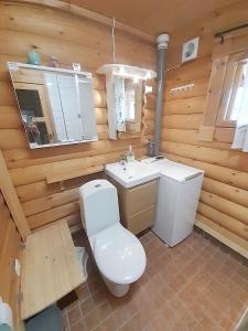 Ванна кімната в Poukama Cottage Päijätsalo