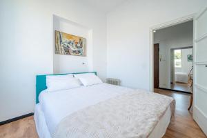 Una cama o camas en una habitación de Garibaldino al palazzo dei rolli nel cuore della città