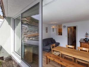 a living room with a table and a couch at Studio 5 pers. proche pistes, balcon, casier à skis, non-fumeur - FR-1-404-81 in La Mongie