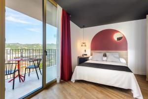 Łóżko lub łóżka w pokoju w obiekcie Hotel Vibra District - Adults Only