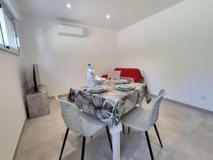 Φωτογραφία από το άλμπουμ του Appartement avec terrasse à Santa Maria Poggio σε Santa-Maria-Poggio +11 φωτογραφίες