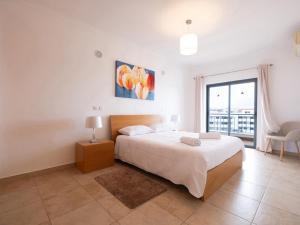 En eller flere senge i et værelse på Quinta das Palmeiras + 18 billeder