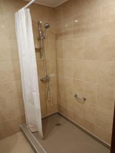 Koupelna v ubytování Mountain Paradise 1 - 1 Bedroom South facing balcony - 300mbps Wi-fi