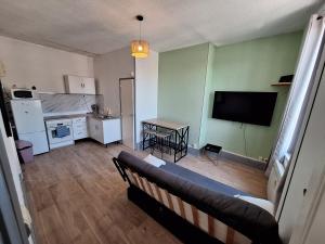 Kuchyň nebo kuchyňský kout v ubytování Appartement 2eme étage