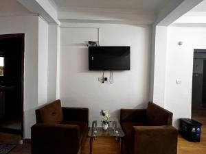 TV a/nebo společenská místnost v ubytování Sunday Lodge