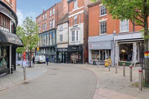 a street in a city with buildings and shops at Chic 1-Bed Hideaway in Hockley in Nottingham