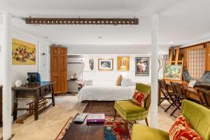 Posezení v ubytování La Petite Fleur-Charming Park Circle Private Studio