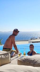 入住ELLI TROPiCAL LUXURY SUITES SUNSET-INFINITY POOL- SEA SIDE-NEAR CENTER PARKING的客人