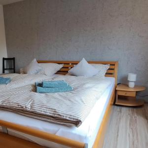 Ένα ή περισσότερα κρεβάτια σε δωμάτιο στο Ferienwohnung Engels