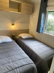 Giường trong phòng chung tại Bungalow Toscane 3 chambres
