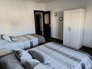 a bedroom with two beds and a couch at Reis Apartment in Porto