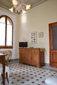 TV a/nebo společenská místnost v ubytování Cosetta Guest House
