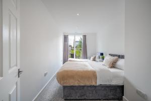 Gallery image of free parking,Top location, Shops in Edgware