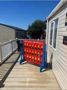 Rõdu või terrass majutusasutuses Blenheim Hot Tub Lodge